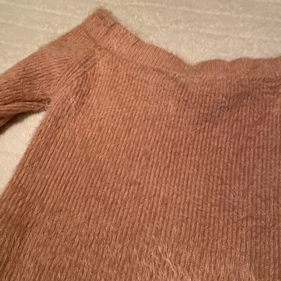 Mink Pink off-shoulder sweater - Picture 4 of 4